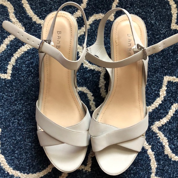 Bamboo 3.5” Wedge heel sandal, light grey man made material with crisscross toe - Picture 1 of 4